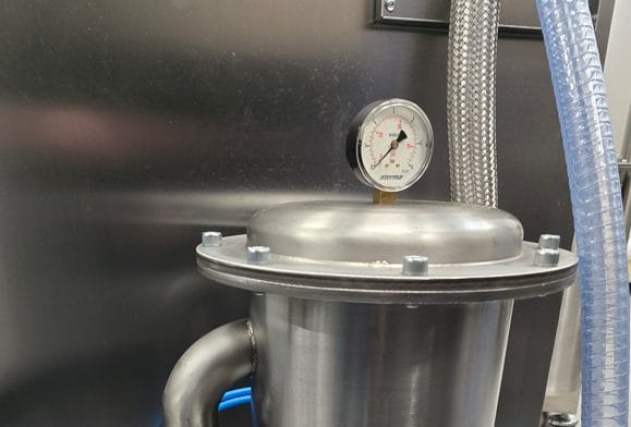 Stainless filter housing with a pressure gauge on a METClean V
